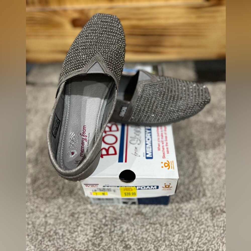 Worn once! BOBS from Skechers big dreamer in pewter! With memory foam! Size 7